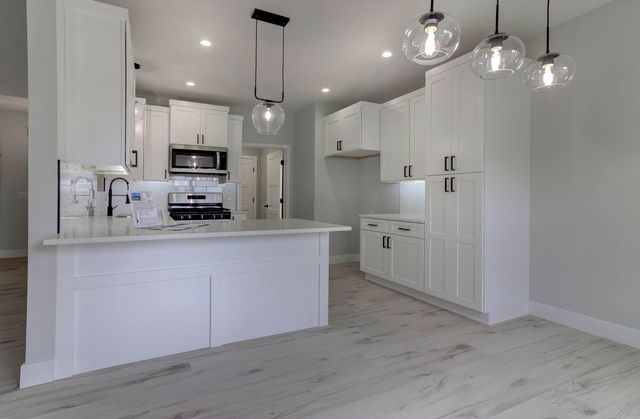 123 E Teakwood Avenue, Clever, MO 65631