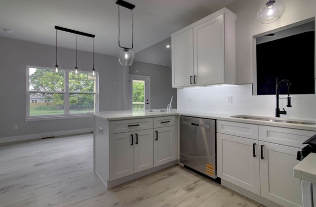 123 E Teakwood Avenue, Clever, MO 65631