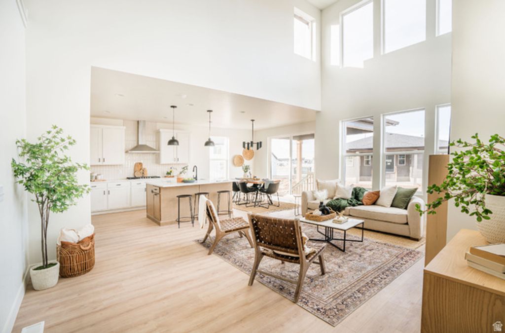 Image 2 of property listing at 1582 W CANYON RIM RD #610, Lehi, UT 84048