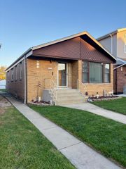 5137 S Rutherford Avenue, Chicago, IL 60638