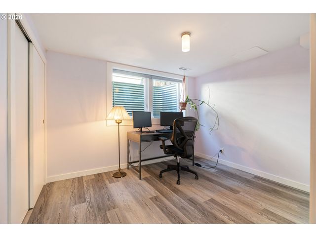 9316 Se SALMON Ct, Portland, OR 97216