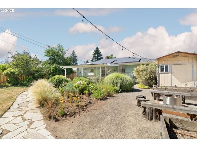 9316 Se SALMON Ct, Portland, OR 97216
