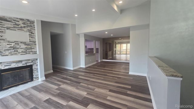 6688 Maple Lakes Drive, West Bloomfield Charter Township, MI 48322