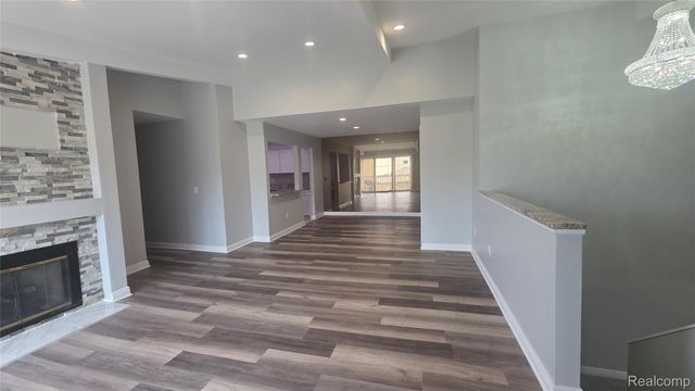 6688 Maple Lakes Drive, West Bloomfield Charter Township, MI 48322