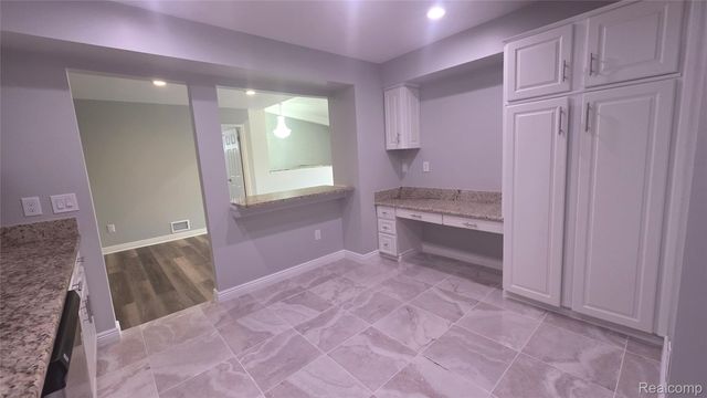 6688 Maple Lakes Drive, West Bloomfield Charter Township, MI 48322