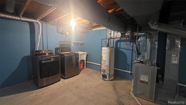 6688 Maple Lakes Drive, West Bloomfield Charter Township, MI 48322