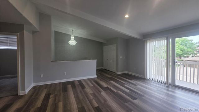 6688 Maple Lakes Drive, West Bloomfield Charter Township, MI 48322