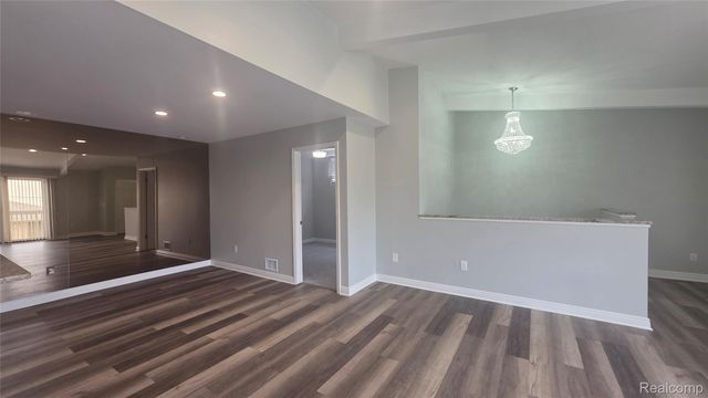 6688 Maple Lakes Drive, West Bloomfield Charter Township, MI 48322