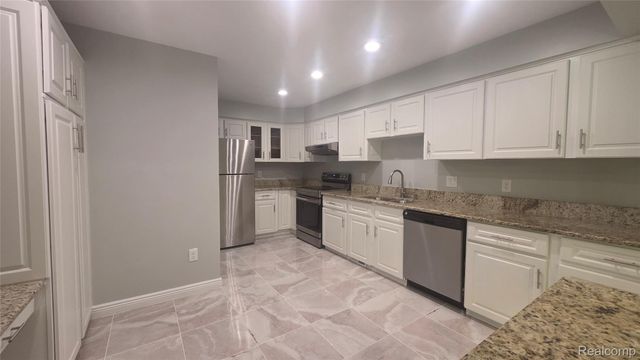 6688 Maple Lakes Drive, West Bloomfield Charter Township, MI 48322