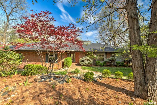309 W RAVINWOODS Road, Peoria, IL 61615