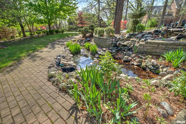 309 W RAVINWOODS Road, Peoria, IL 61615