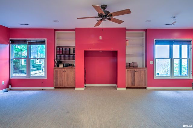 309 W RAVINWOODS Road, Peoria, IL 61615