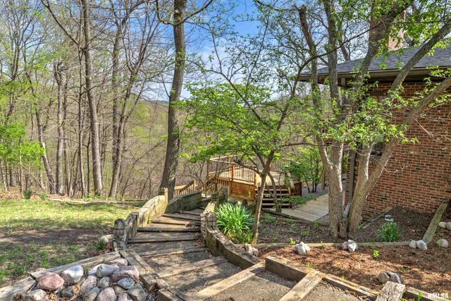 309 W RAVINWOODS Road, Peoria, IL 61615