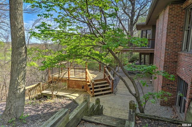 309 W RAVINWOODS Road, Peoria, IL 61615