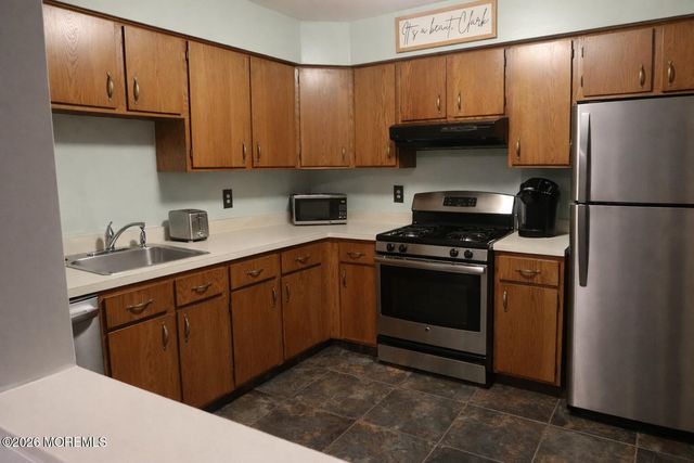 292 Gloucester Court, Aberdeen, NJ 07747