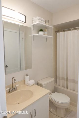 292 Gloucester Court, Aberdeen, NJ 07747