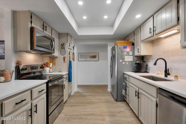 653 W Redondo Place, Green Valley, AZ 85614