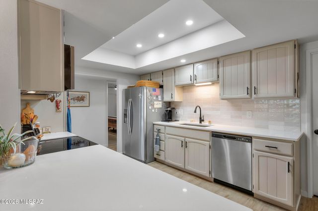 653 W Redondo Place, Green Valley, AZ 85614