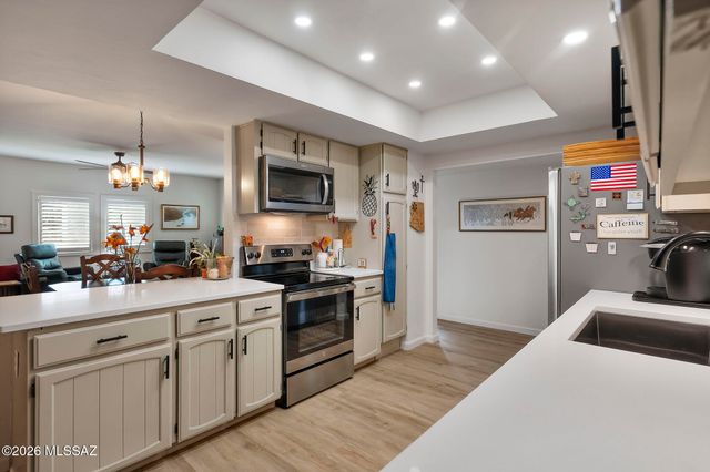 653 W Redondo Place, Green Valley, AZ 85614