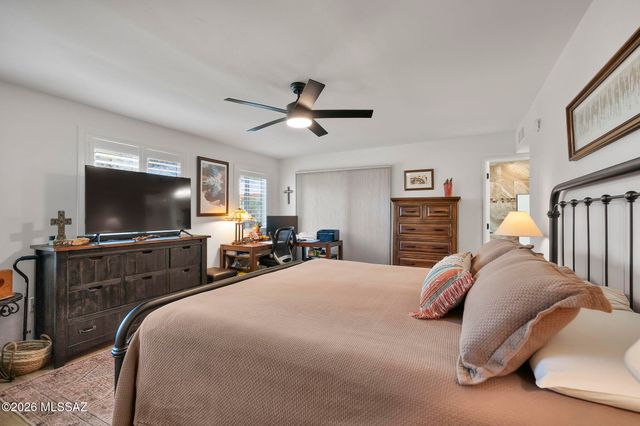 653 W Redondo Place, Green Valley, AZ 85614
