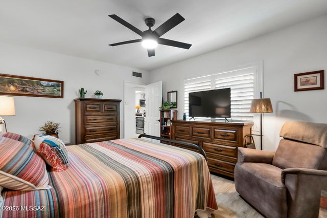 653 W Redondo Place, Green Valley, AZ 85614