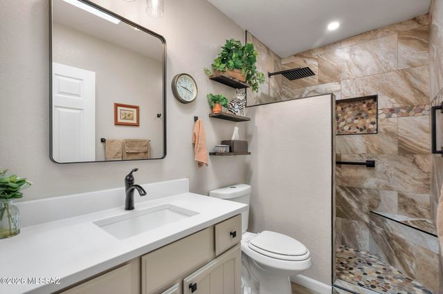 653 W Redondo Place, Green Valley, AZ 85614