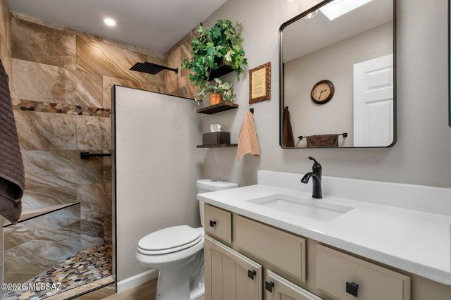653 W Redondo Place, Green Valley, AZ 85614