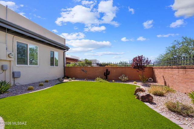 653 W Redondo Place, Green Valley, AZ 85614
