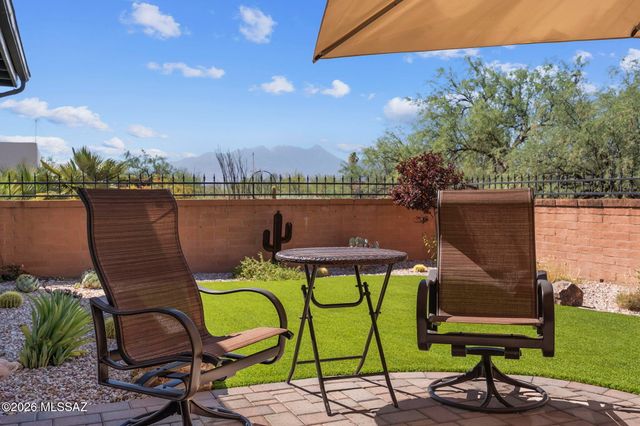 653 W Redondo Place, Green Valley, AZ 85614