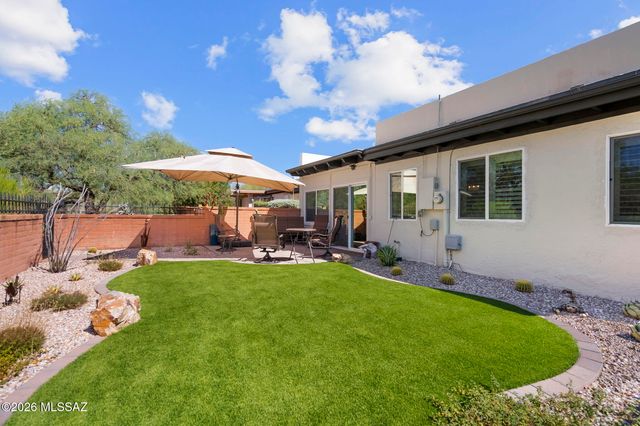 653 W Redondo Place, Green Valley, AZ 85614