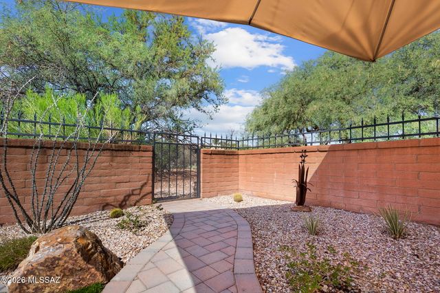 653 W Redondo Place, Green Valley, AZ 85614