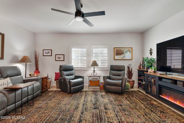 653 W Redondo Place, Green Valley, AZ 85614