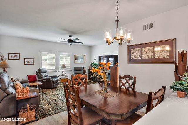 653 W Redondo Place, Green Valley, AZ 85614
