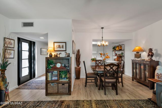 653 W Redondo Place, Green Valley, AZ 85614