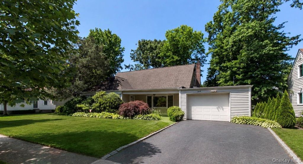 20 RAMSEY Road, Great Neck, NY 11023