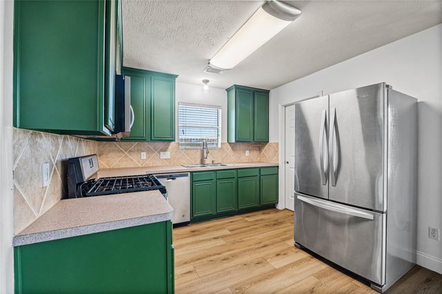 3116 Meadow Bay Drive, Dickinson, TX 77539