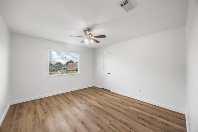 3116 Meadow Bay Drive, Dickinson, TX 77539