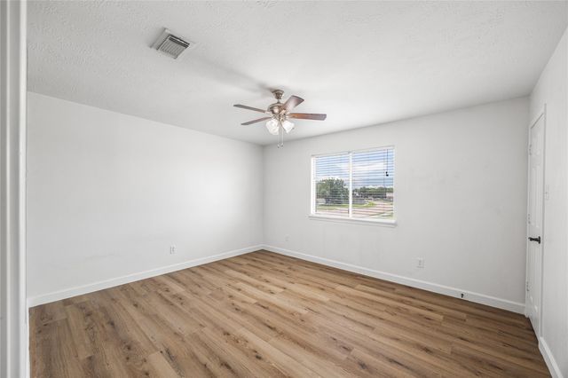 3116 Meadow Bay Drive, Dickinson, TX 77539