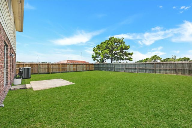 3116 Meadow Bay Drive, Dickinson, TX 77539
