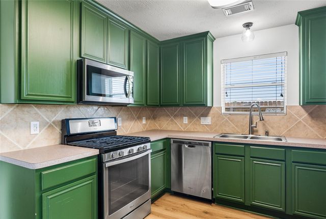 3116 Meadow Bay Drive, Dickinson, TX 77539