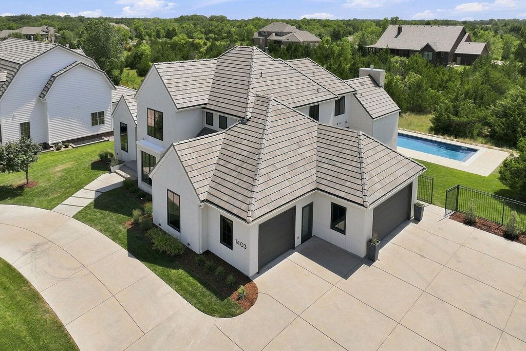 1403 E Juniper Crest Ct