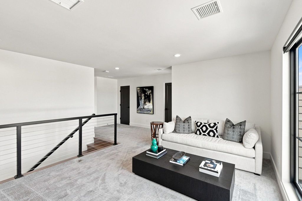 1403 E Juniper Crest Ct