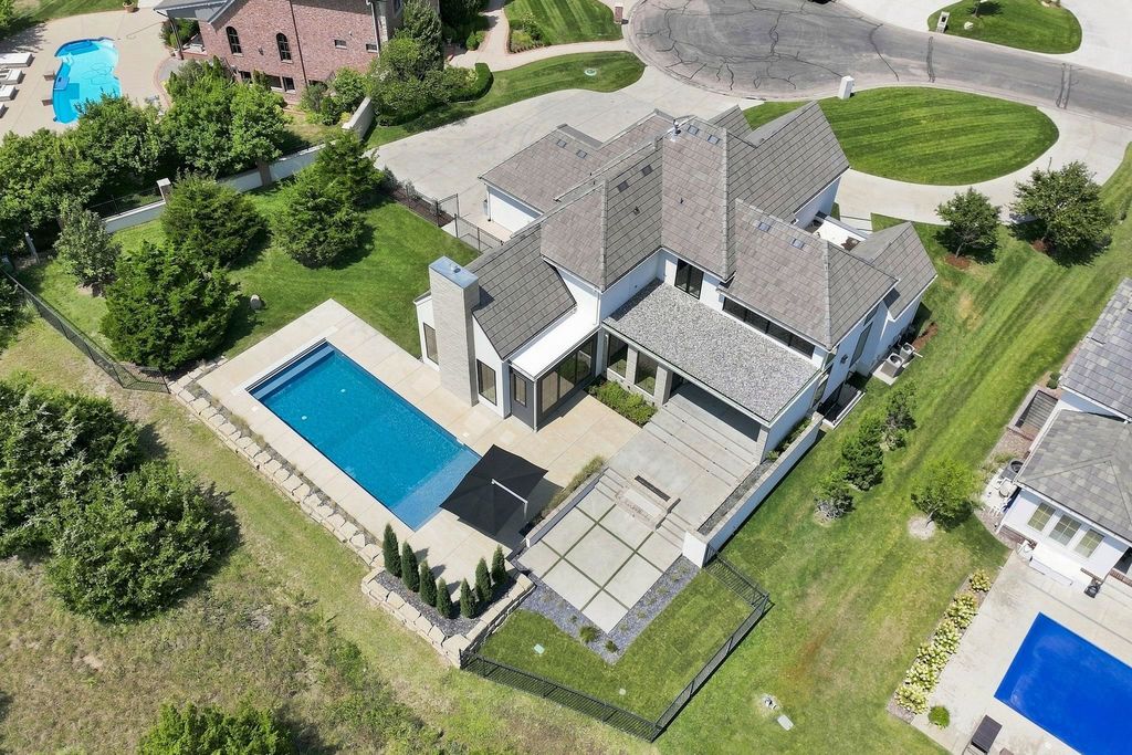 1403 E Juniper Crest Ct
