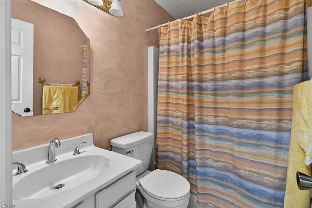 1213 Saddleback LNDG, Chesapeake, VA 23320