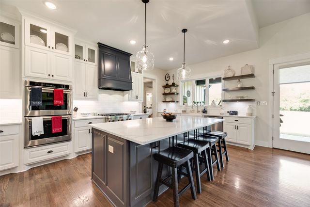 160 N Falling Leaves Drive N, Waxahachie, TX 75167