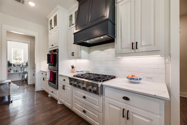 160 N Falling Leaves Drive N, Waxahachie, TX 75167
