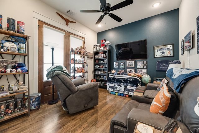 160 N Falling Leaves Drive N, Waxahachie, TX 75167