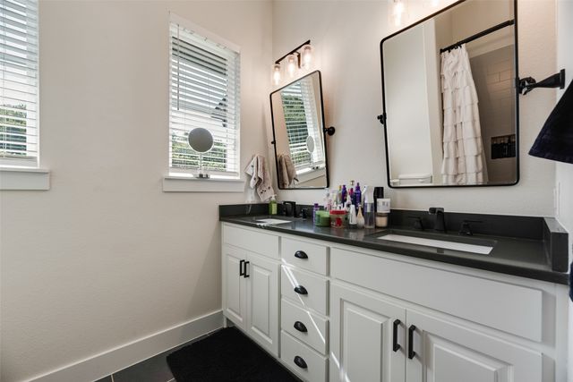 160 N Falling Leaves Drive N, Waxahachie, TX 75167
