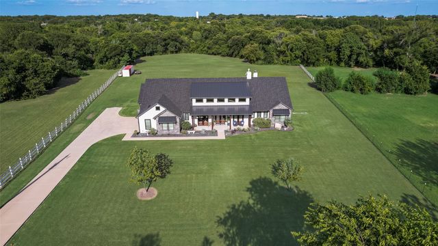 160 N Falling Leaves Drive N, Waxahachie, TX 75167