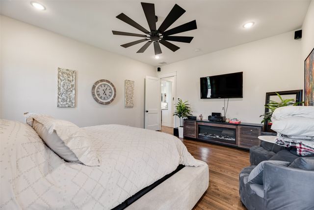 160 N Falling Leaves Drive N, Waxahachie, TX 75167